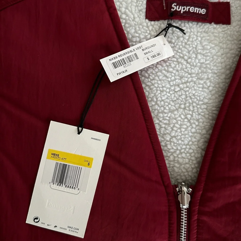 Supreme x Nike Reversible Nylon Sherpa Vest - Picture 5 of 5